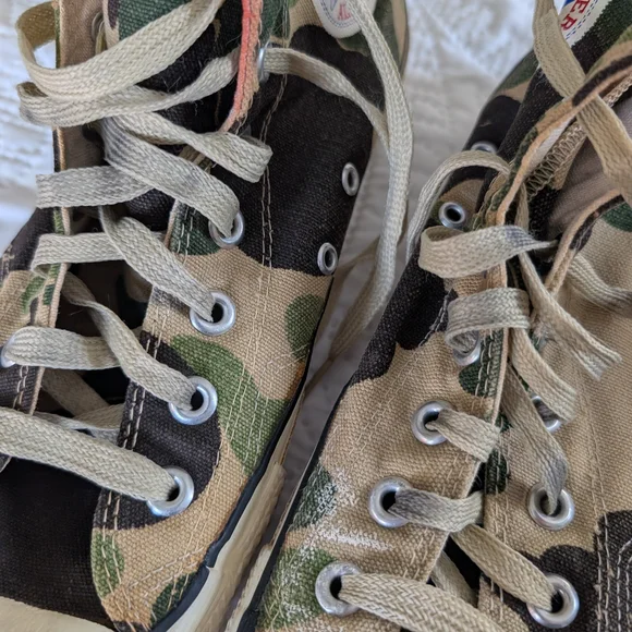 Converse High-Top Sneakers in Red and Camo - Picture 4 of 8